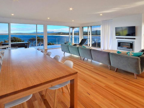 Seven Mile Heaven Your Coastal Kingdom - Accommodation Rockhampton 4