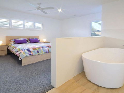 Seven Mile Heaven Your Coastal Kingdom - Accommodation Rockhampton 5