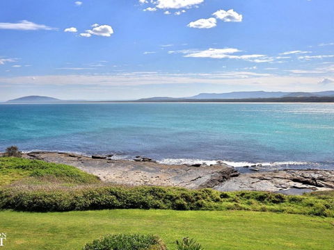 Seven Mile Heaven Your Coastal Kingdom - Accommodation Rockhampton 1