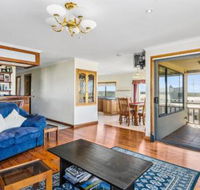 Rocks Retreat House with Sea Views - Accommodation Rockhampton