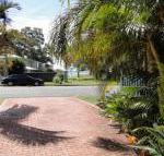 2 Copacabana 61 Sandy Point Road cute unit with water views from the balcony - Accommodation Rockhampton