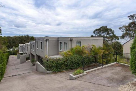 Aislinn 3 / 273 Corrie Parade Air Con Water Views BBQ - Accommodation Rockhampton 3