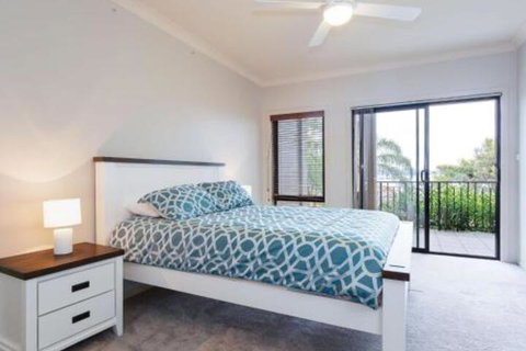 Aislinn 3 / 273 Corrie Parade Air Con Water Views BBQ - Accommodation Rockhampton 6