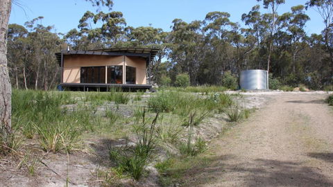 BAY Of FIRES ECO HUT Off Grid Experience At Binalong Bay - Accommodation Rockhampton 1