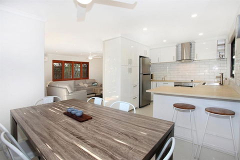 FABULOUS HOLIDAY HIDEAWAY COOLUM BEACH - Accommodation Rockhampton 6