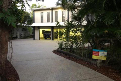 25 Naiad Court Rainbow Shores The Ultimate Beachside Executive Property Air Conditioned - Accommodation Rockhampton 0