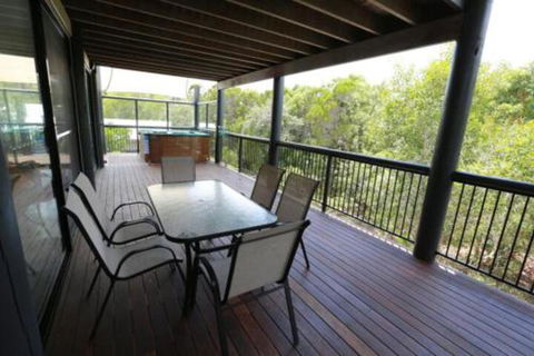 25 Naiad Court Rainbow Shores The Ultimate Beachside Executive Property Air Conditioned - Accommodation Rockhampton 4