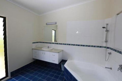 25 Naiad Court Rainbow Shores The Ultimate Beachside Executive Property Air Conditioned - Accommodation Rockhampton 2