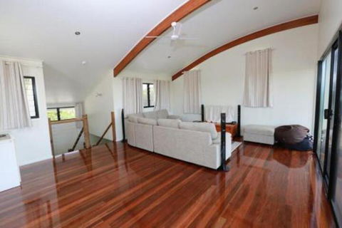 25 Naiad Court Rainbow Shores The Ultimate Beachside Executive Property Air Conditioned - Accommodation Rockhampton 3