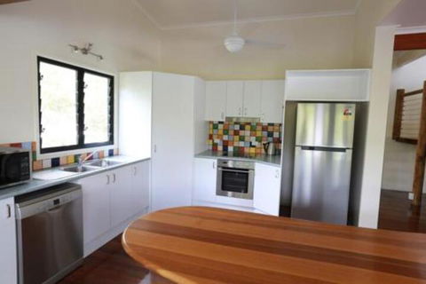 25 Naiad Court Rainbow Shores The Ultimate Beachside Executive Property Air Conditioned - Accommodation Rockhampton 5