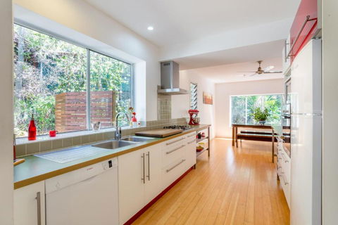7 Naiad Court Rainbow Shores Perfect Beach House Swimming Pool & Walk To Beach Aircon Wi Fi - Accommodation Rockhampton 5