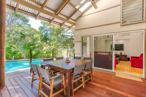 7 Naiad Court Rainbow Shores Perfect Beach House Swimming Pool & Walk To Beach Aircon Wi Fi - Accommodation Rockhampton 3