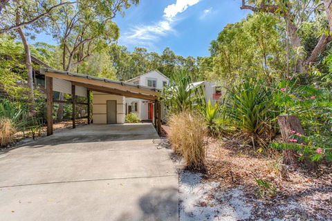7 Naiad Court Rainbow Shores Perfect Beach House Swimming Pool & Walk To Beach Aircon Wi Fi - Accommodation Rockhampton 4