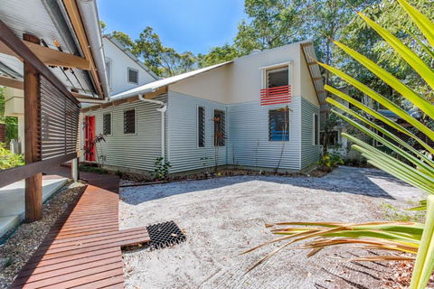 7 Naiad Court Rainbow Shores Perfect Beach House Swimming Pool & Walk To Beach Aircon Wi Fi - Accommodation Rockhampton 6