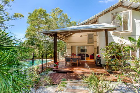 7 Naiad Court Rainbow Shores Perfect Beach House Swimming Pool & Walk To Beach Aircon Wi Fi - Accommodation Rockhampton 1