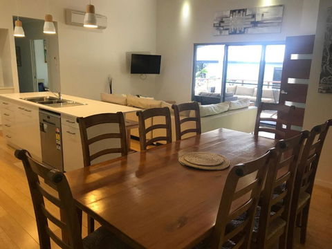 15 Esprit Drive Rainbow Shores Gorgeous Modern Beach House - Accommodation Rockhampton 1