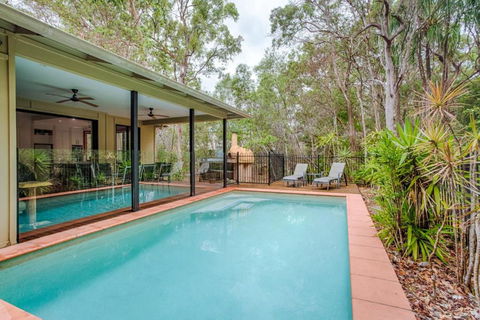 8 Ibis Court Rainbow Shores Swimming Pool Walk To Beach Executive Beach House - Accommodation Rockhampton 3