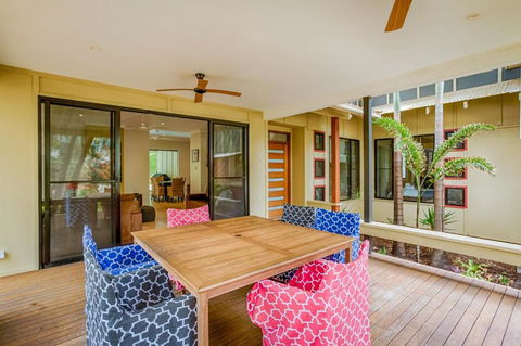 8 Ibis Court Rainbow Shores Swimming Pool Walk To Beach Executive Beach House - Accommodation Rockhampton 2