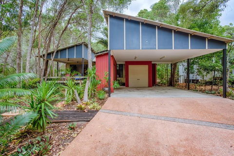 8 Ibis Court Rainbow Shores Swimming Pool Walk To Beach Executive Beach House - Accommodation Rockhampton 1
