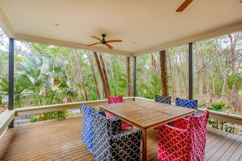 8 Ibis Court Rainbow Shores Swimming Pool Walk To Beach Executive Beach House - Accommodation Rockhampton 6