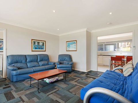 81 Dalmeny Drive Beach House - Accommodation Rockhampton 3
