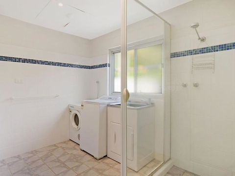 81 Dalmeny Drive Beach House - Accommodation Rockhampton 5
