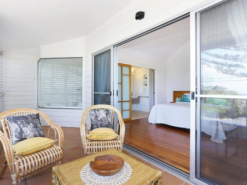 EAST COAST ESCAPES Lighthouse Studio - Accommodation Rockhampton 6