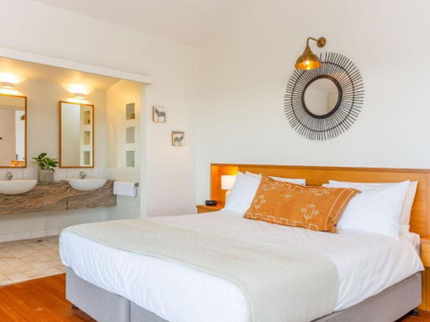 EAST COAST ESCAPES Lighthouse Studio - Accommodation Rockhampton 7