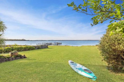 Eagle Point Getaway Waterfront Serenity! - Accommodation Rockhampton 7