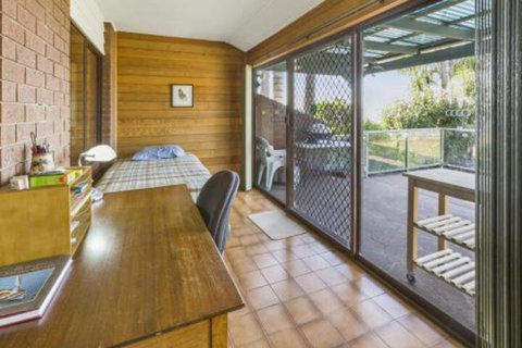Eagle Point Getaway Waterfront Serenity! - Accommodation Rockhampton 2