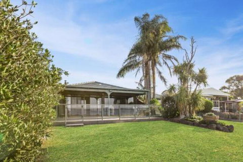 Eagle Point Getaway Waterfront Serenity! - Accommodation Rockhampton 6
