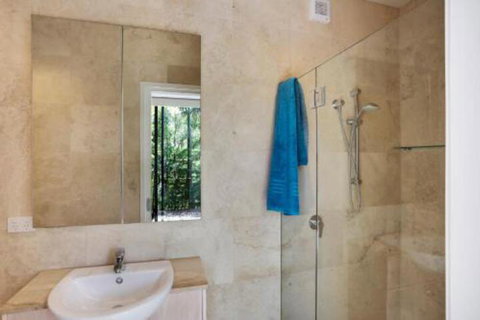 Views To The Horizon - Accommodation Rockhampton 4