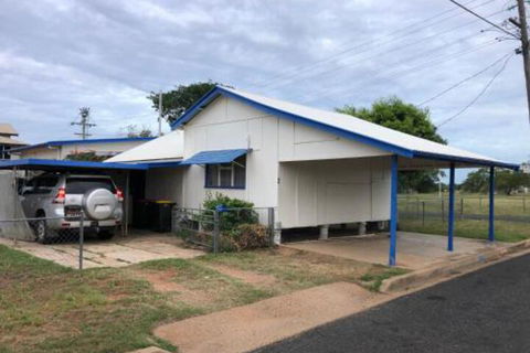 Gumby Gumby Cottage - Accommodation Rockhampton 0