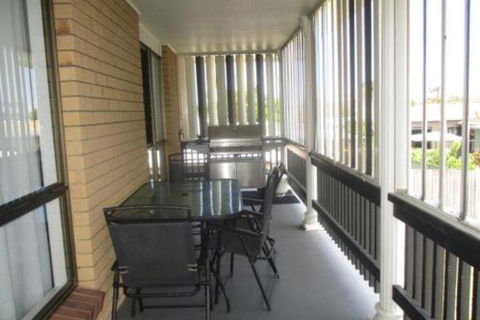 Comfy & Cosy (Upstairs) - Accommodation Rockhampton 7