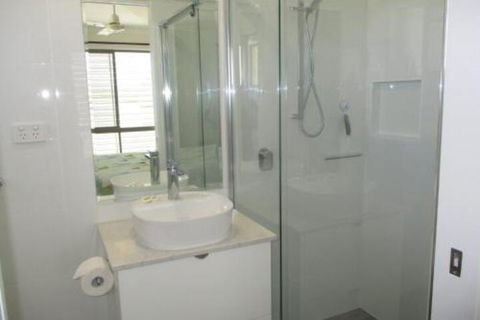 Comfy & Cosy (Upstairs) - Accommodation Rockhampton 4