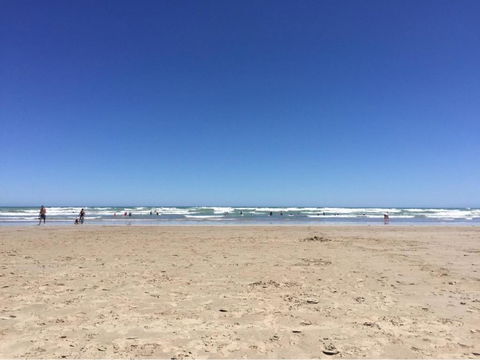 Island Waterfront Getaway WiFi - Accommodation Rockhampton 6