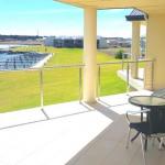 Island Waterfront Getaway WiFi - Accommodation Rockhampton 0