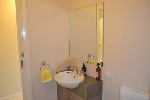 Waterview - 2 Doc Crt - Accommodation Rockhampton 3