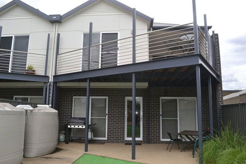 Waterview - 2 Doc Crt - Accommodation Rockhampton 1