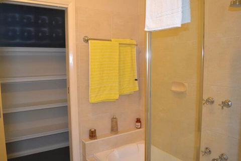 Waterview - 2 Doc Crt - Accommodation Rockhampton 7