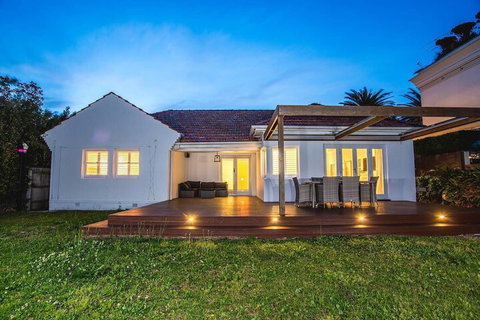 Ultimate Sandringham Beach Front Luxury House - Accommodation Rockhampton 1