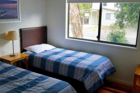 Bluewater 2 Rainbow Shores Walk To Beach Private & Stylish Beach Escape All On Level - Accommodation Rockhampton 3