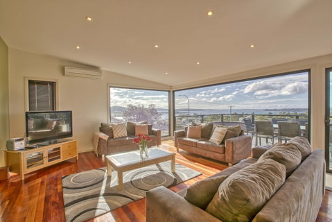 Georges Bay Luxury - Accommodation Rockhampton 6