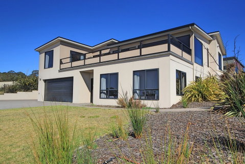 Georges Bay Luxury - Accommodation Rockhampton 0