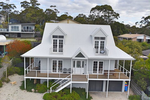 Monterey Bay Of Fires - Accommodation Rockhampton 1