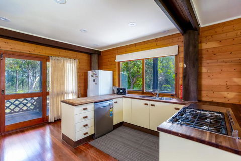 41 Carlo Circle Rainbow Beach Huge Beach House With Room For Everyone - Accommodation Rockhampton 3