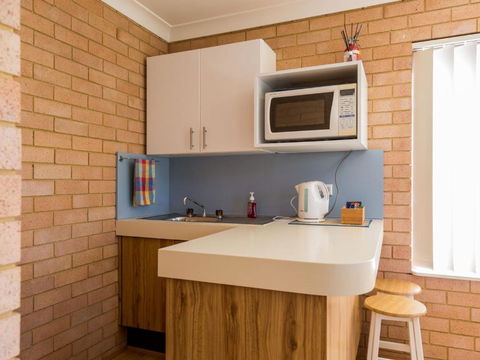 NARRAWALLEE RETREAT - Accommodation Rockhampton 4