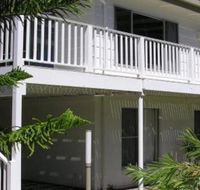 Wonky Pine Beach House NARRWALLEE 4 bedroom - Accommodation Rockhampton