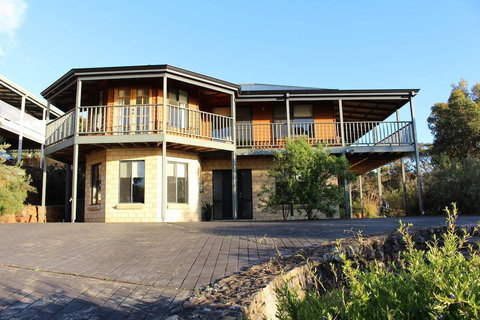 Waterside View - Accommodation Rockhampton 1