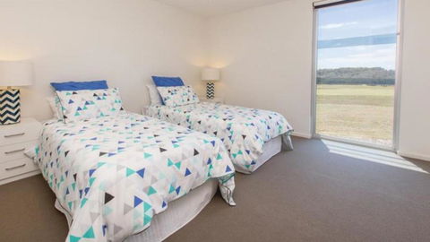 ST ANDREWS BEACH APARTMENT 4.02 - Accommodation Rockhampton 2